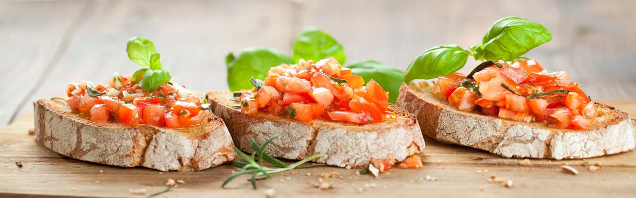 Farmhouses in Tuscany with typical cuisine