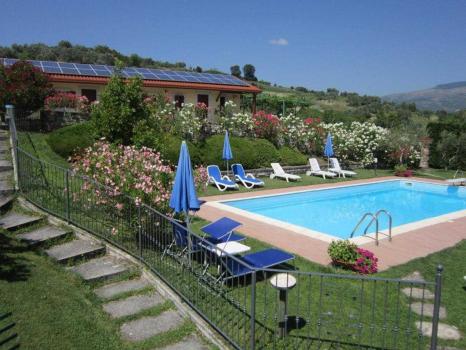 Masseria con piscina ad Agnone