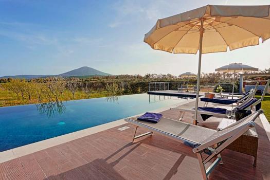 Piscine dans une ferme en Sardaigne
