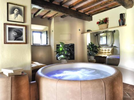 Quarto com jacuzzi na Toscana