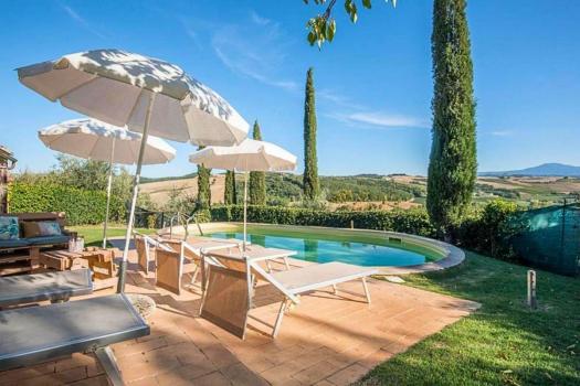 Agriturismo con piscina a Montalcino