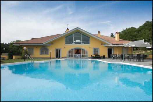 Farmhouse with pool in Latium