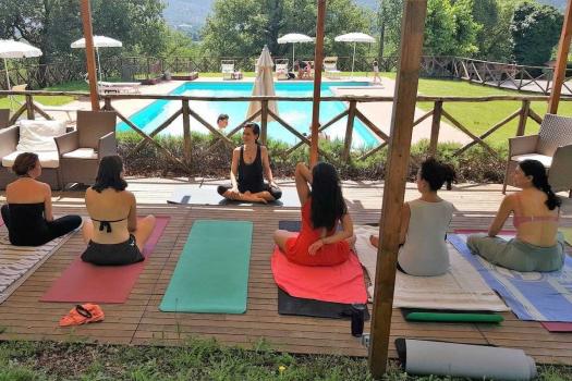 Jógaórák egy toszkánai parasztházban medencével