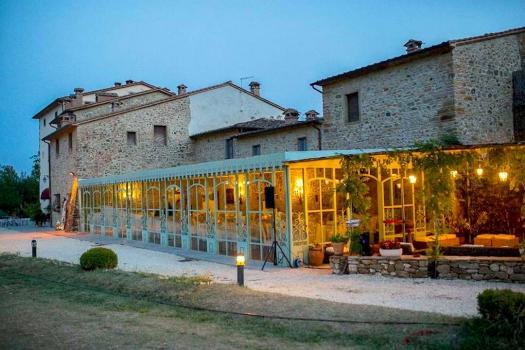 Restaurante em um Relais com apartamentos na Toscana, perto de Arezzo.