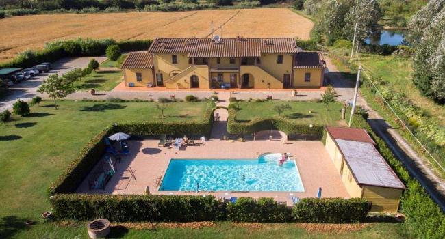 Farmhouse with swimming pool near Pisa