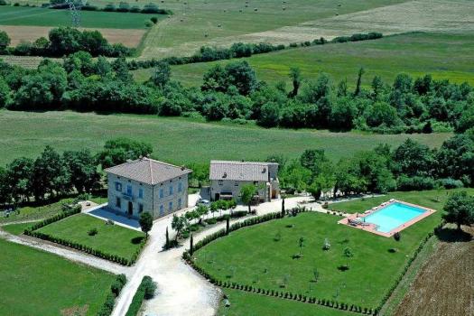Holiday house with swimming pool