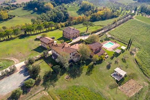 Ferme avec piscine nichée dans les collines du Chianti près de Florence