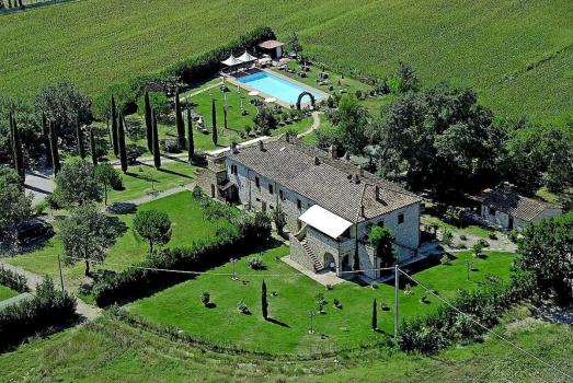 Apartamentos com ar condicionado em casa de quinta com piscina entre a Úmbria e a Toscânia