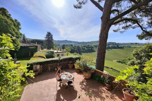 Farmhouse with swimming pool surrounded by greenery in Tuscany