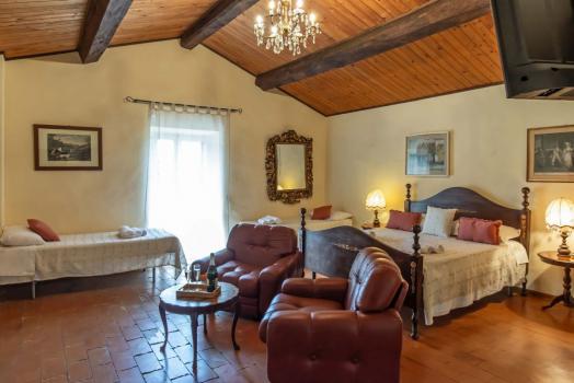 Family Bedroom: Family Alari