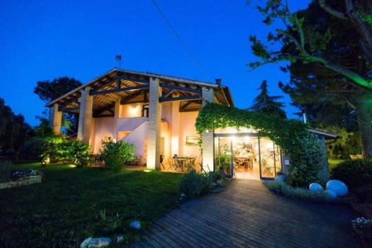 Farmhouse with swimming pool and restaurant in Faenza