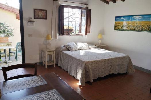 One Room Apartment: Orciaia Al Sole