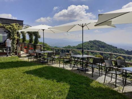 Farmhouse with restaurant near Bergamo