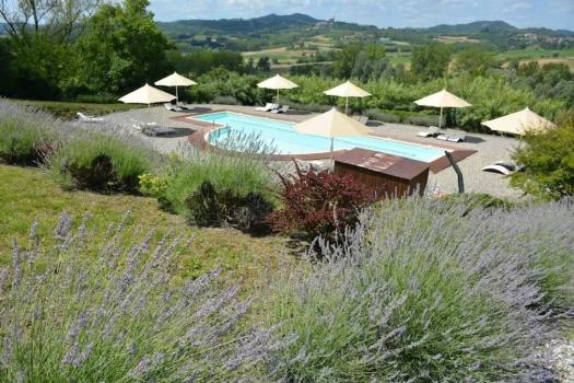 Farmhouse with swimming pool and restaurant in Monferrato