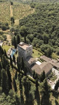 Castle with rooms and apartments of charme in Gaiole in Chianti