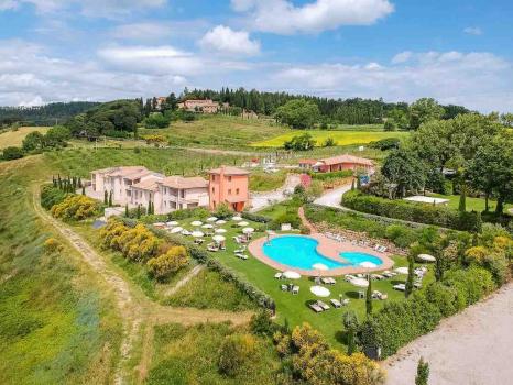 Apartments for rent in a farmhouse with swimming pool in Montaione