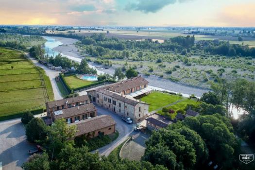 Farmhouse with swimming pool in the Trebbia Valley near Piacenza