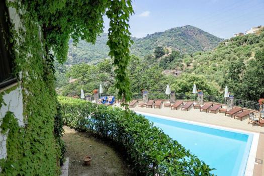 Residence con piscina a Gioiosa Marea