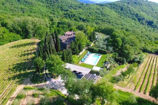 Parasztház medencével a Chianti-hegységben