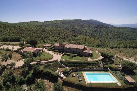 Ferme avec piscine en Ombrie
