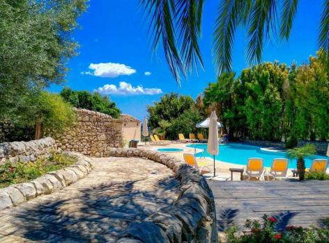 Ferme avec piscine près de Noto
