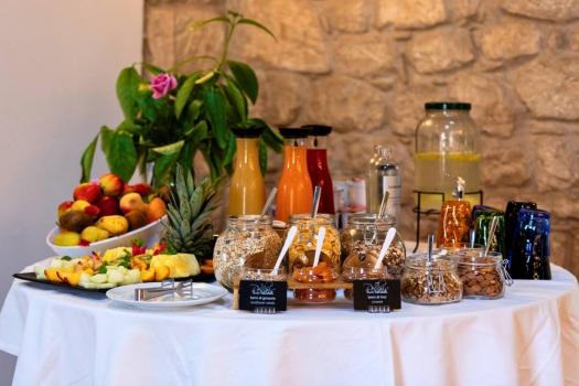 Økologisk frokost på gårdshuset