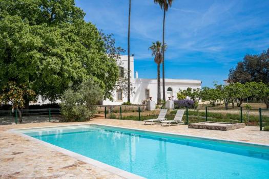 Casa de campo com piscina e restaurante em Salento