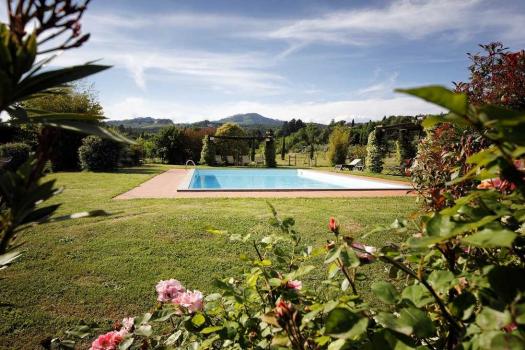 Farmhouse near Lucca with pool