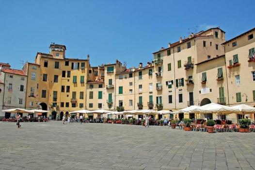 Surroundings - Lucca