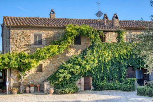 Casa de quinta com quartos e restaurante em Magione