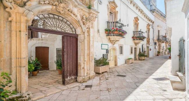Masseria med rom og basseng i Massafra