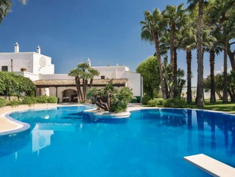 Masseria medencével Pugliában