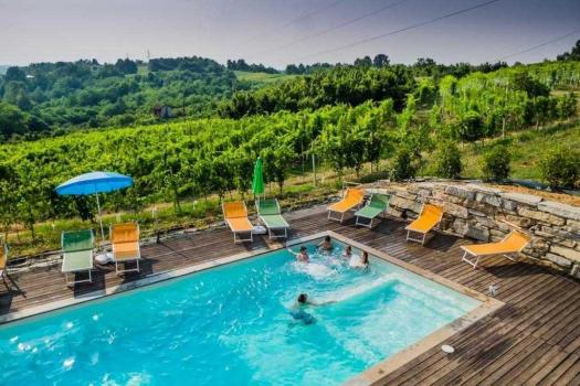 Agriturismo con piscina in Piemonte