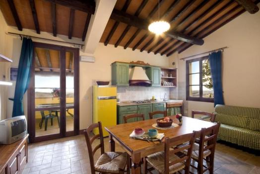 Appartamenti in Agriturismo con piscina e ristorante in Toscana