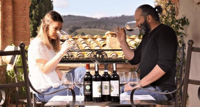 Tuscan wine tastings in a farmhouse in Montalcino