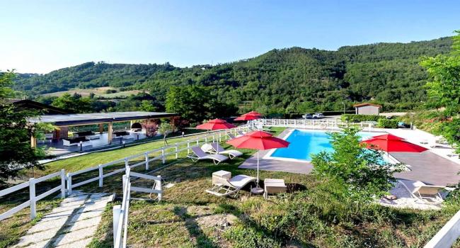 Bondgård med pool och restaurang i Piemonte nära Acqui Terme