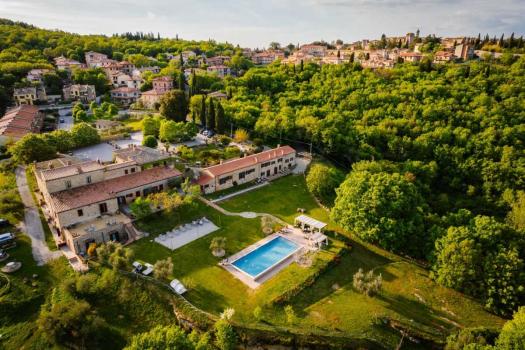 Relais com piscina em Montefollonico, na Toscânia.