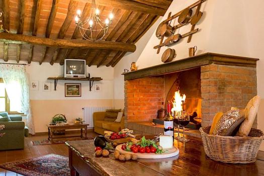 Cata de vinos toscanos en una casa rural cerca de Peccioli