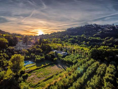 Вилла с бассейном в Тоскане в Монтепульчано