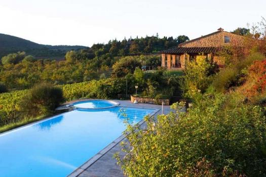 Agriturismo con piscina nel cuore della Toscana