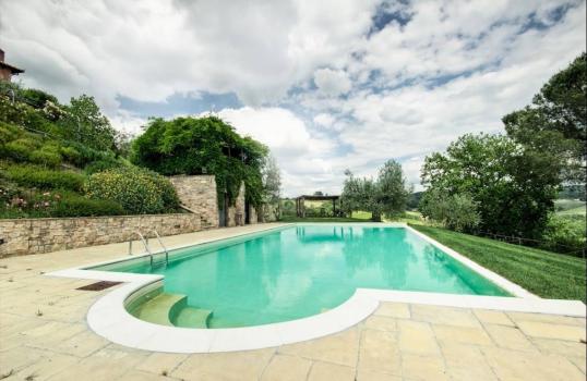 Farmhouse with swimming pool and restaurant in Tuscany