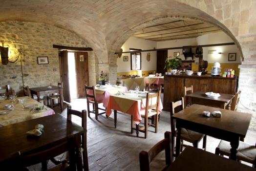 Farmhouse with restaurant in Umbria near Gubbio