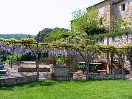 Farmhouse with swimming pool in Tuscany near Siena