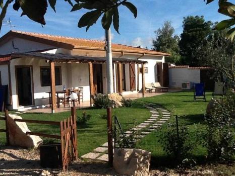 Fastighet med rum och lägenheter mellan Alghero och Sassari