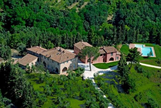 Bondgård med pool i Toscana