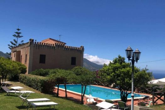 Agriturismo con piscina a Messina