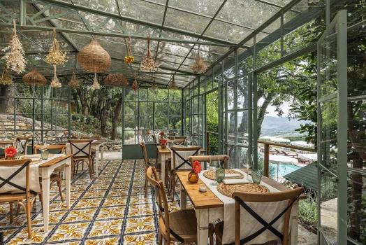 Relais with panoramic bistro in Radda in Chianti