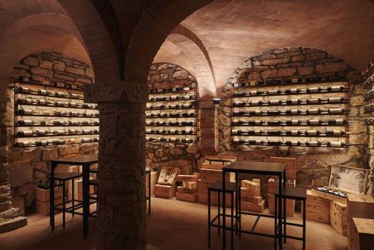 Verkostung toskanischer Weine in einem Relais in Radda in Chianti