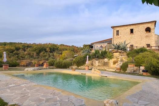Casa de campo com piscina e restaurante em Rapolano Terme, perto de Siena.