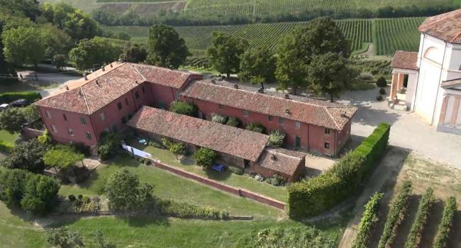 Farmhouse in the ancient village of Oltrepo Pavese